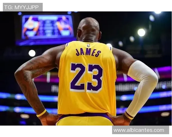詹姆斯赤膊健身照引热议湖人官推称累只是心理作用